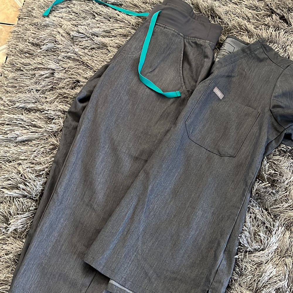 Figs scrubs